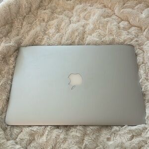 MacBook Air 2015 13 inch 8gb core 15-SSD 128Gb works perfectly fine